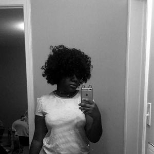 Meet your Posher, Zakia